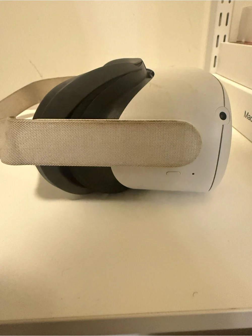 Oculus Quest 2 Light Gray Standalone VR Headset with White Controllers